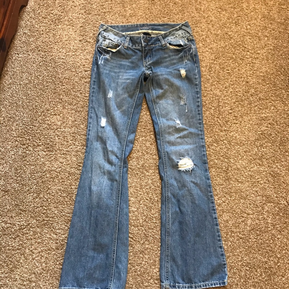 Jade vintage/distressed Light wash jeans.